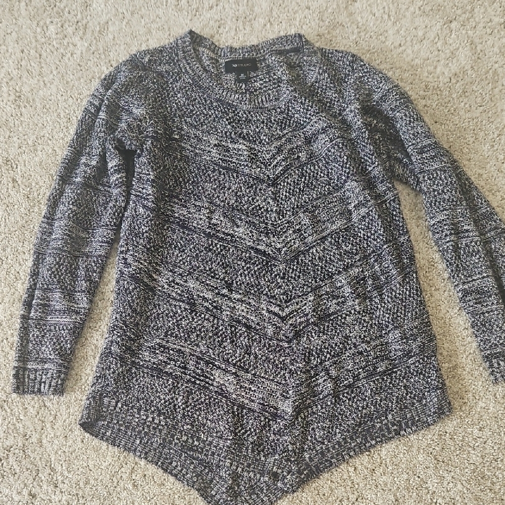 H&M Black and Gray Crew Neck Sweater with Geometric Design